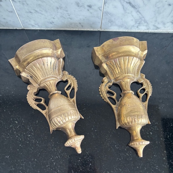 Vintage Pair of Ornate Brass Wall Brackets / Decorative Sconces / Wall Pockets - Picture 10 of 11